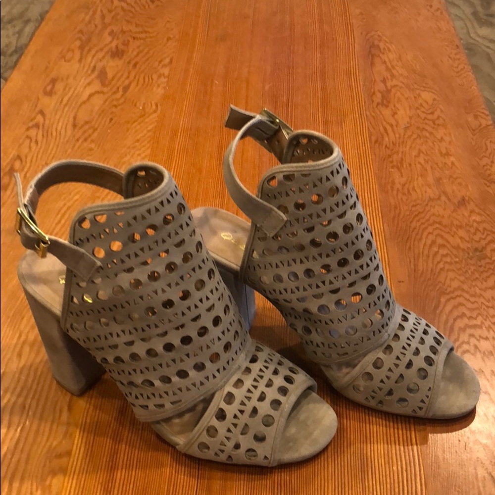 Heels - Picture 2 of 4